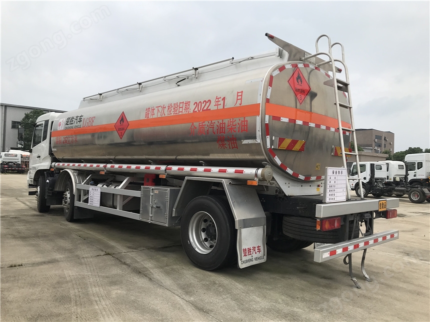 東風(fēng)天錦VR小三軸鋁合金運(yùn)油車